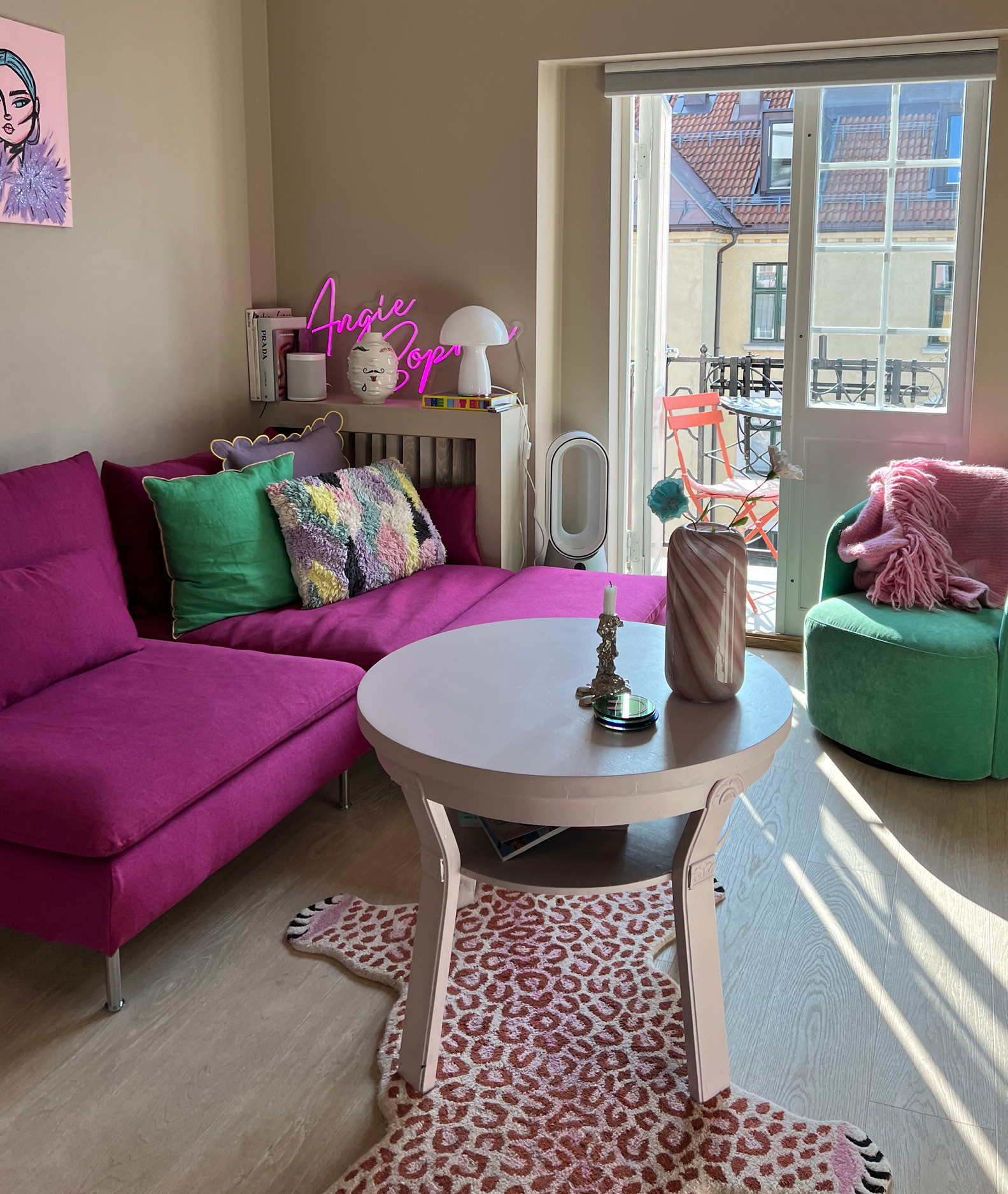 Pink%20sofa.jpg